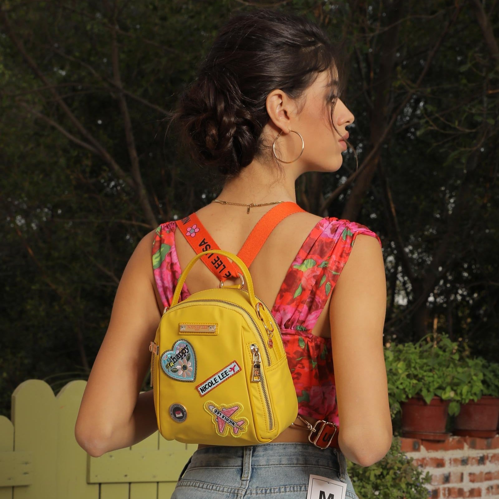 BOLSO MULTIUSOS CON PARCHES DE COLORES (VIOLETA)