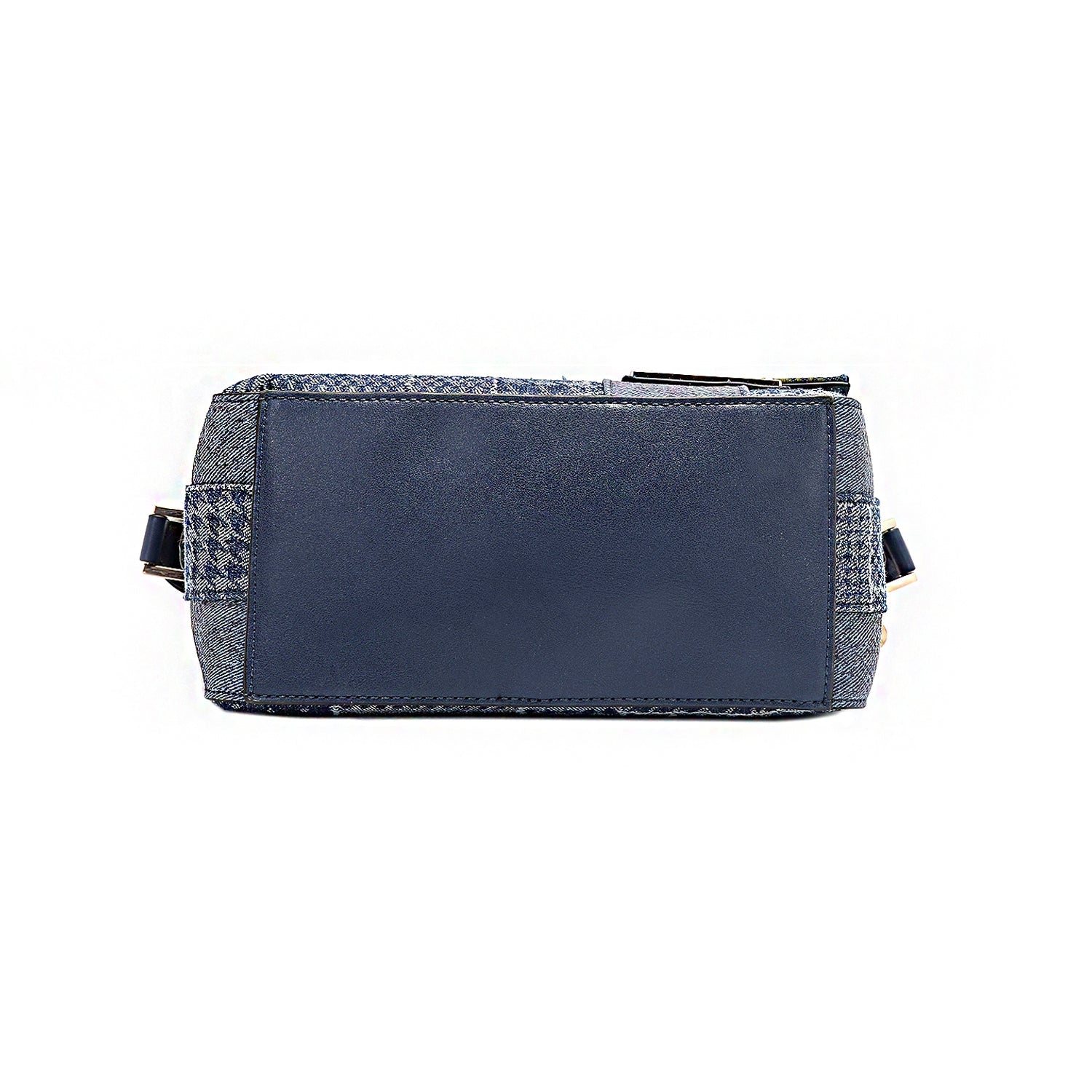 BOLSO CON SOLAPA Y PARCHE FLORAL (AZUL)