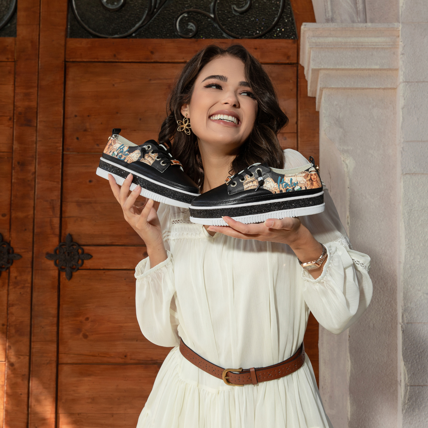 ZAPATILLA DE PIEL CON PLATAFORMA Y PEDRERÍA (MARTHA TRAVELS ITALY)