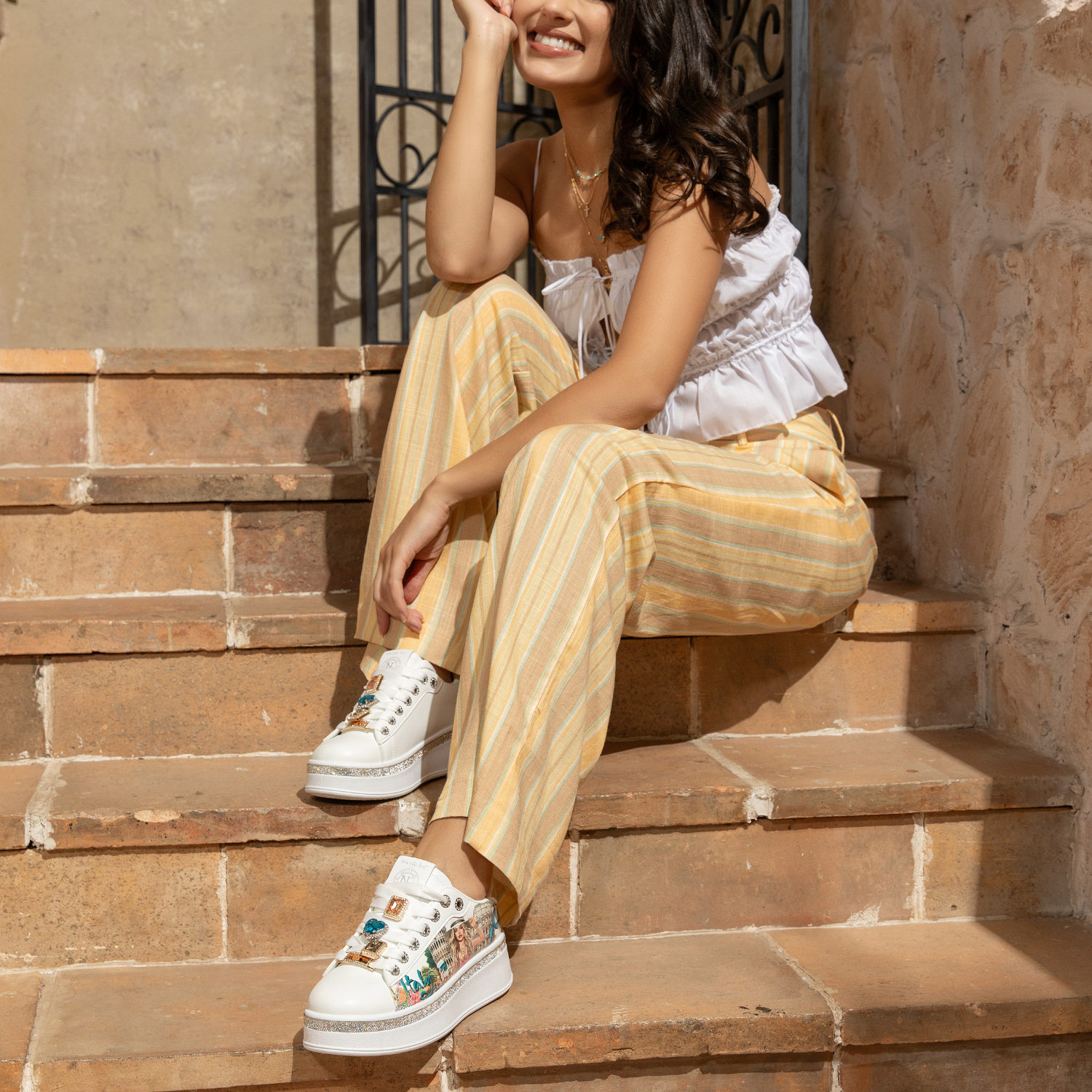 ZAPATILLAS DE MODA CON PEDRERÍA (MARTHA TRAVELS ITALY)