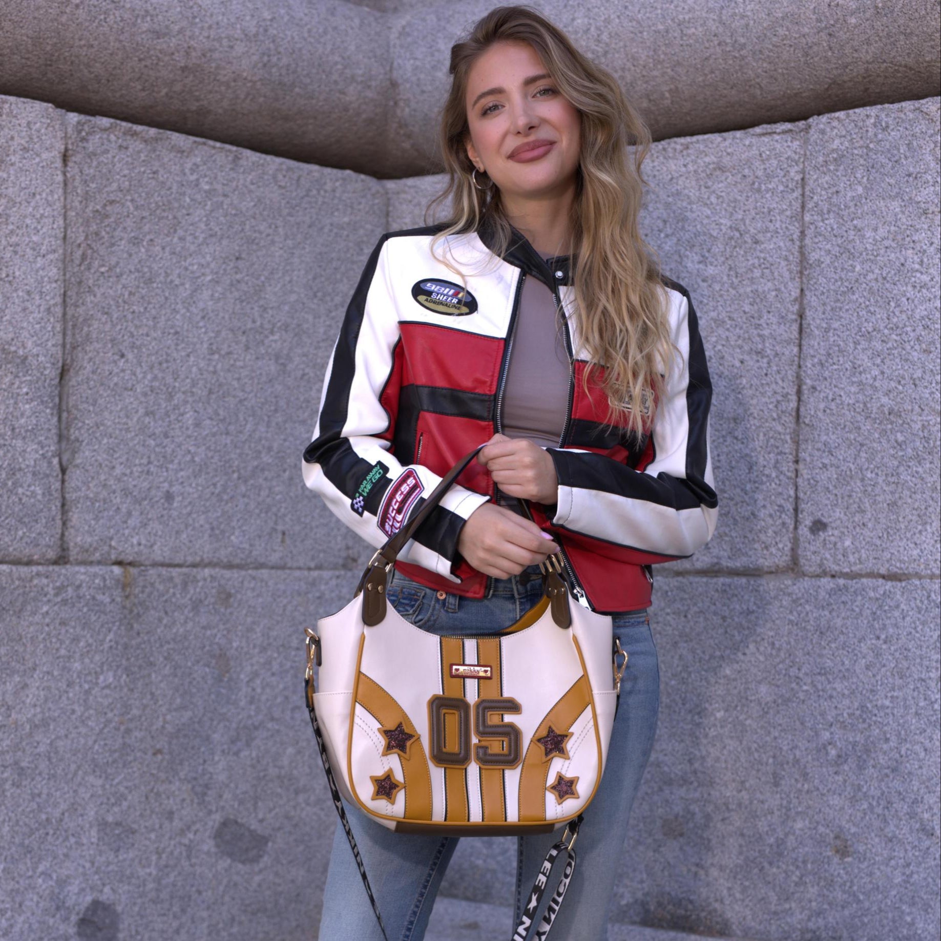 BOLSO HOBO VARSITY (ROJO)