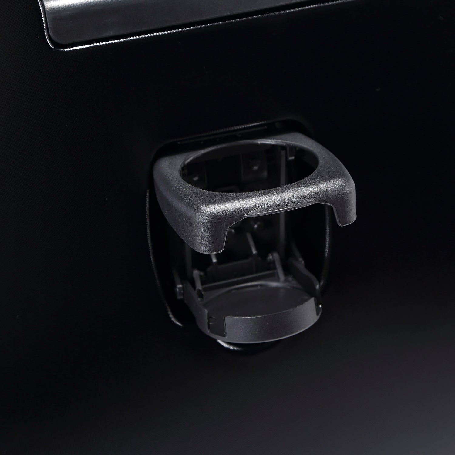 STURDY HAND-HAND SUITCASE <tc>SISTERS SECRET</tc>